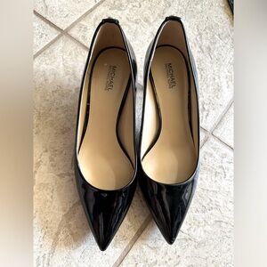Michael Kors Flex Kitten Pumps - Size 7